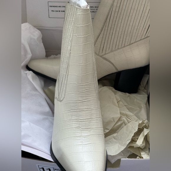 JOURNEE signature Markka women’s Chelsea Western Boot in off white size 11 - Picture 4 of 8